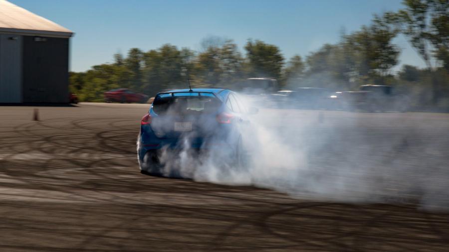  Ford Focus RS 2016 года  (US) (фото 17 из 51)